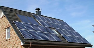 640px-Solar_panels_on_a_roof.jpg 640px-Solar_panels_on_a_roof.jpg